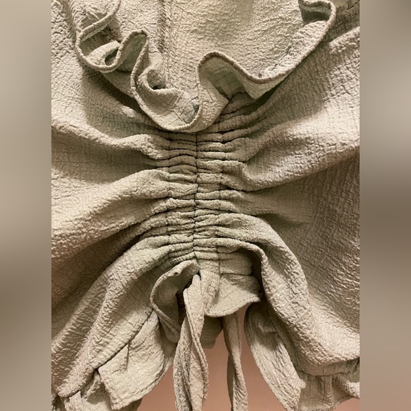 Green Ruched Crop Top with Ruffles - Picture 3 of 4